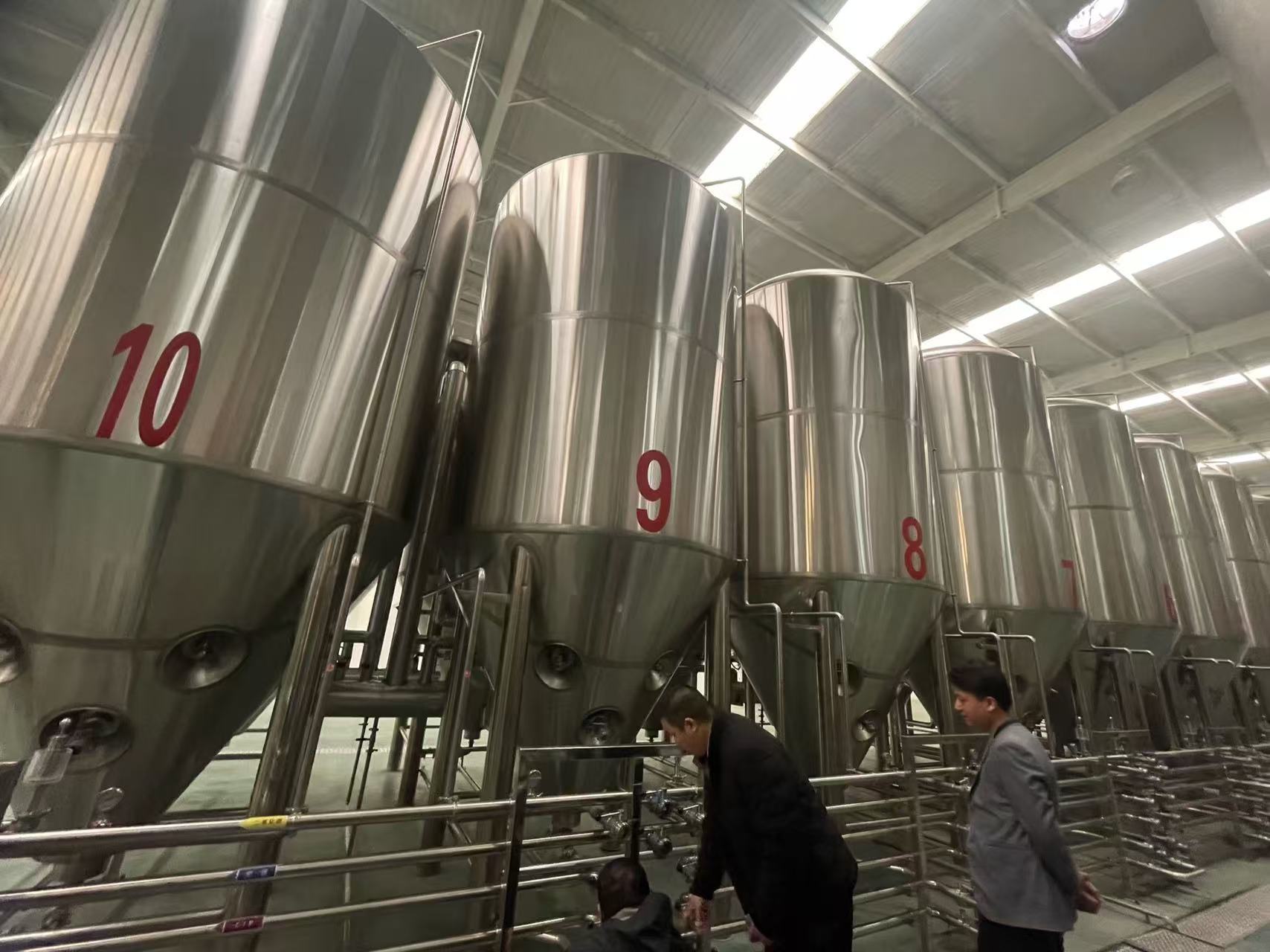 鄂州精酿啤酒设备厂—平面布置、设备设计、制造、调试、培训等一条龙服务